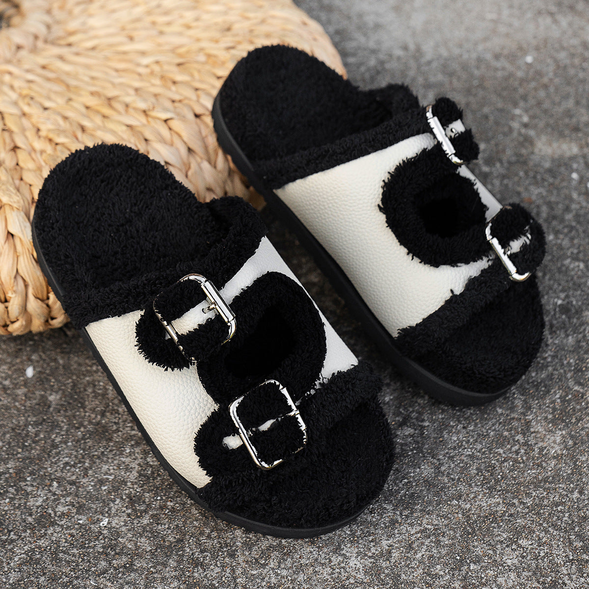 Blent10 lamb wool slippers with fleece-lined design for relaxed indoor wear
